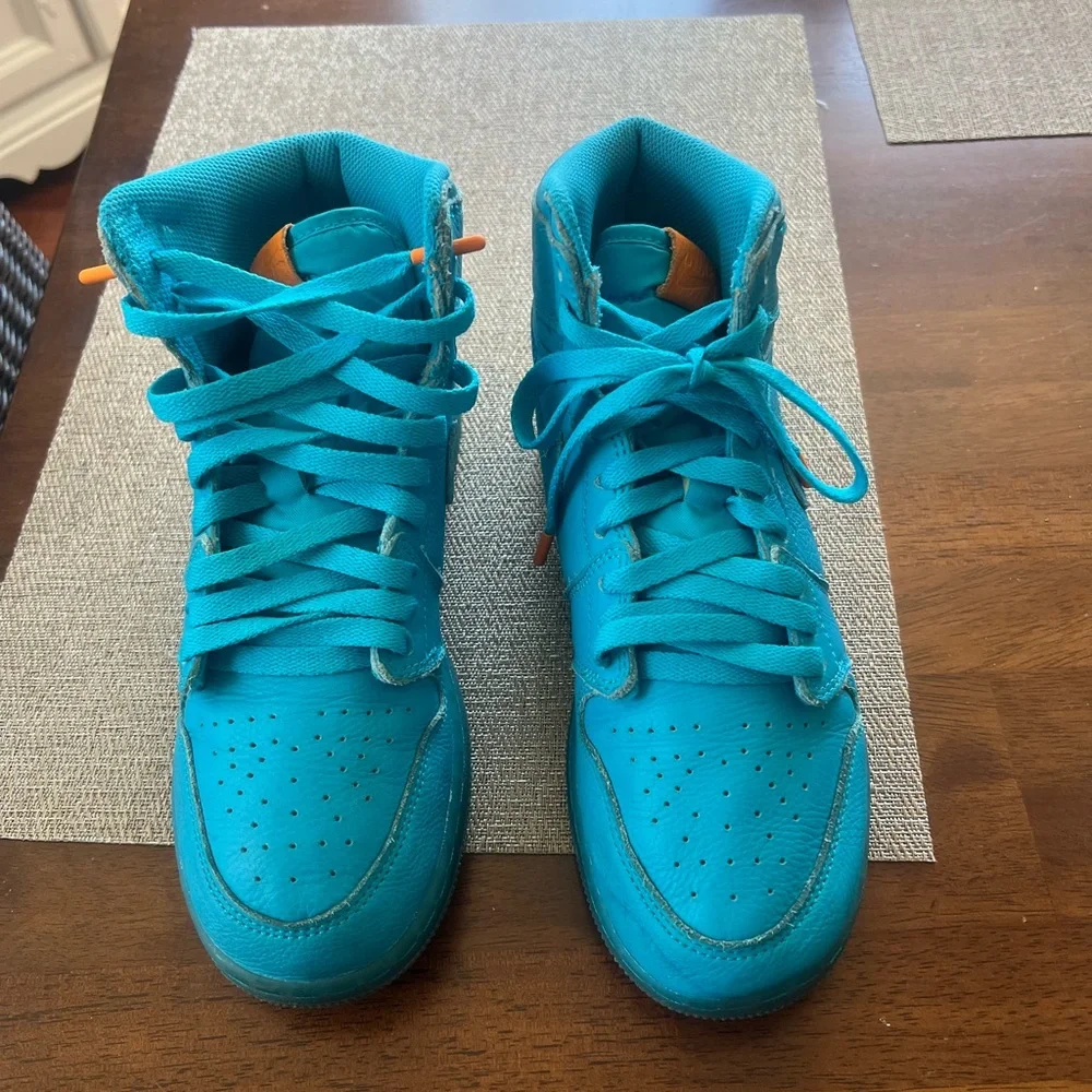 Nike jordan gatorade size